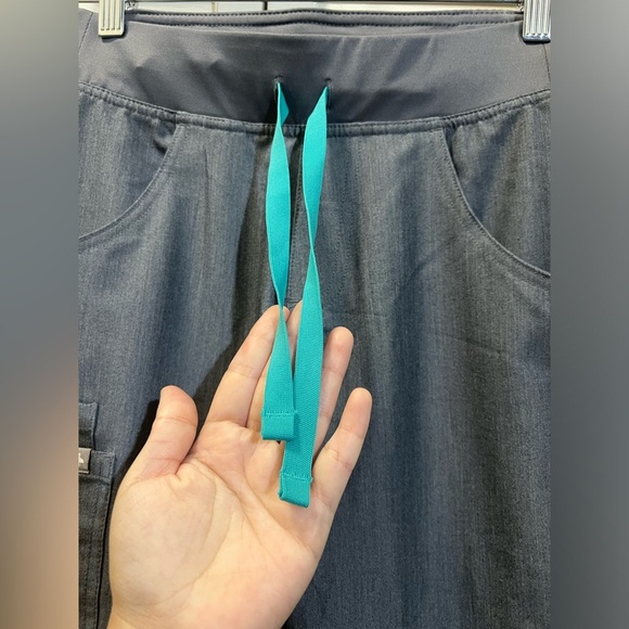 FIGS Kade Cargo Scrub Pants Graphite T21004P - Picture 13 of 13